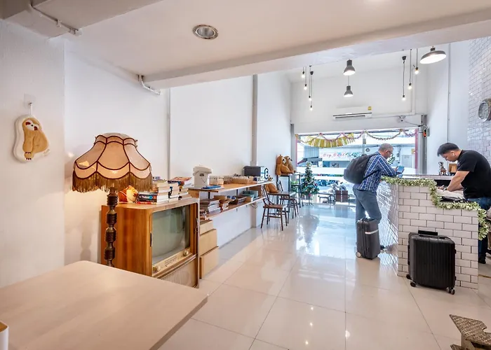 Sloth Hostel Don Mueang